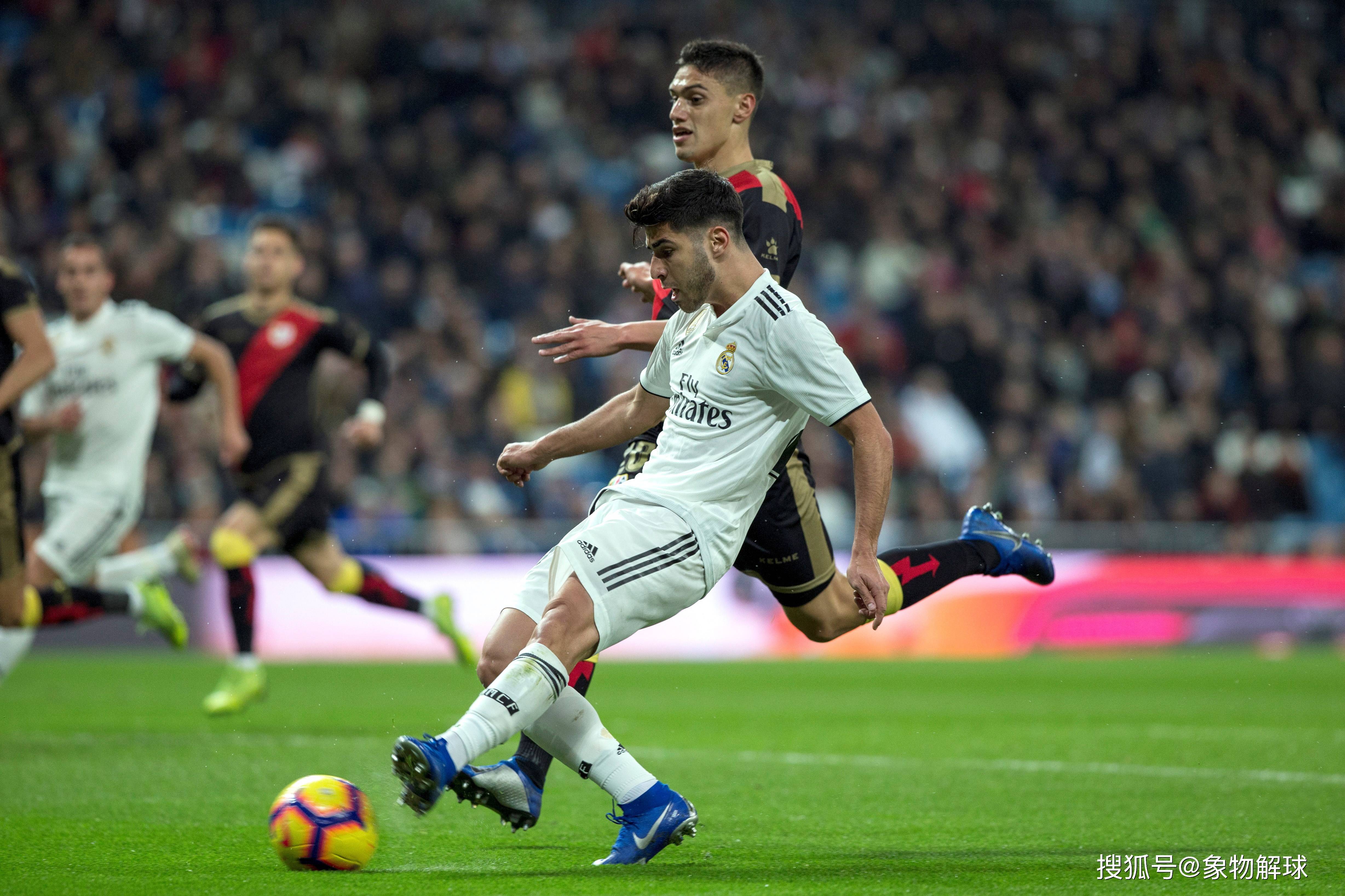 巴列卡诺年轻后卫崭露头角，球队信心倍增