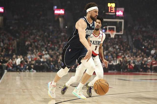 欧文带领球队逆转胜利，展现出色领袖风范