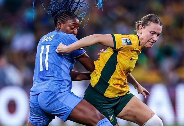 日本女足比战平法国，惜败点球大战