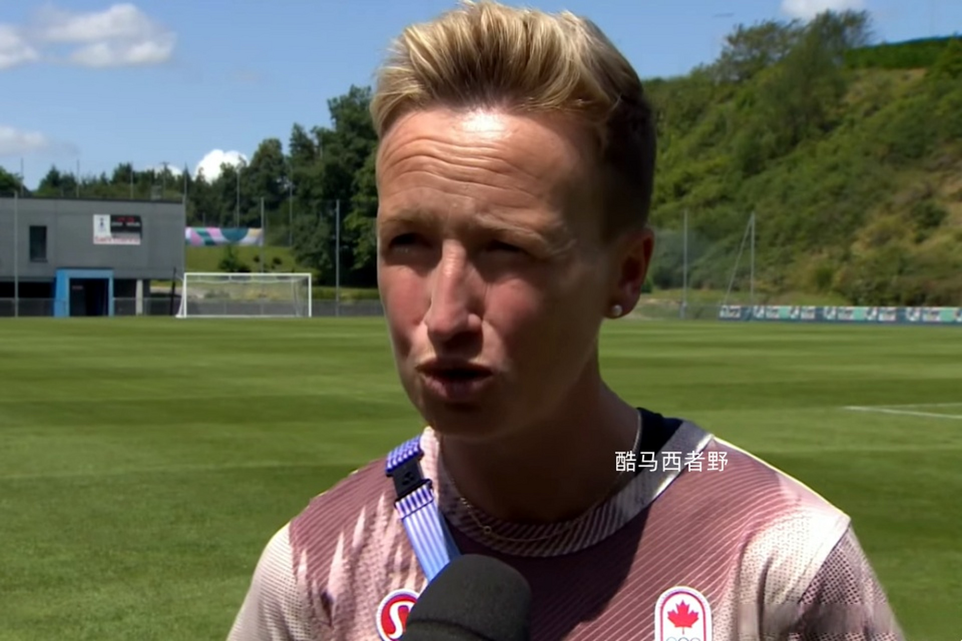 加拿大女足遭遇困境，难敌乌克兰队