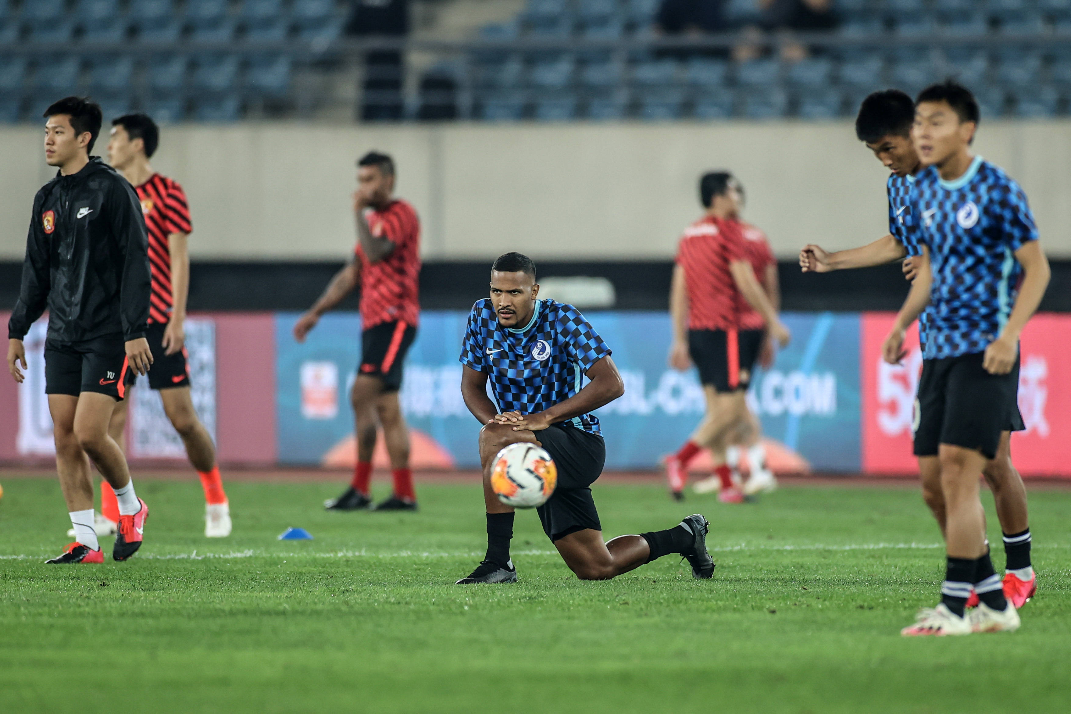 恒大客场不敌大连一方，遭遇两连败