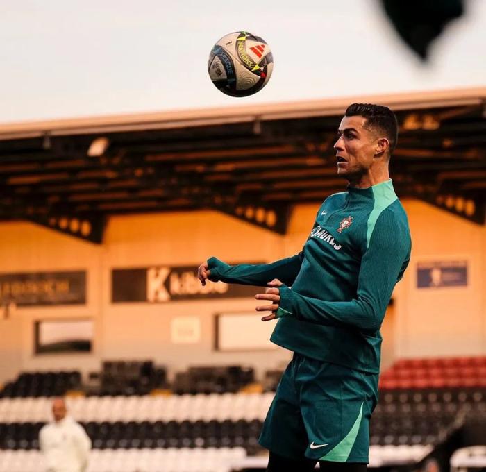 钻进第二发球，胜利场均进球