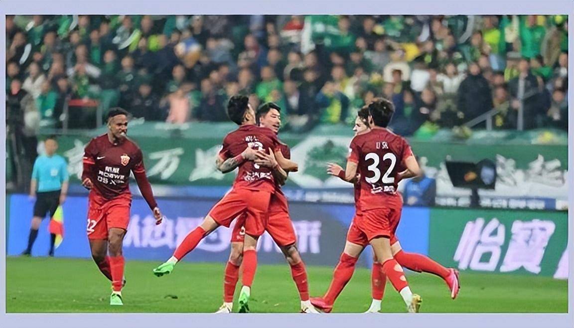 东亚区域性足球联赛中一支球队备受瞩目